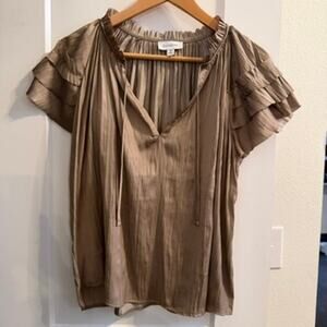 Evereve Pleated Flutter Sleeve Blouse XS Tan Taupe Ruffle Tiered Sleeve Boho Top
